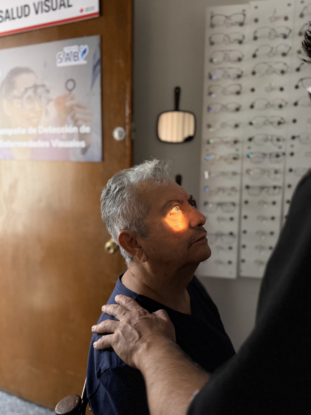 Revisión visual de un paciente en consulta